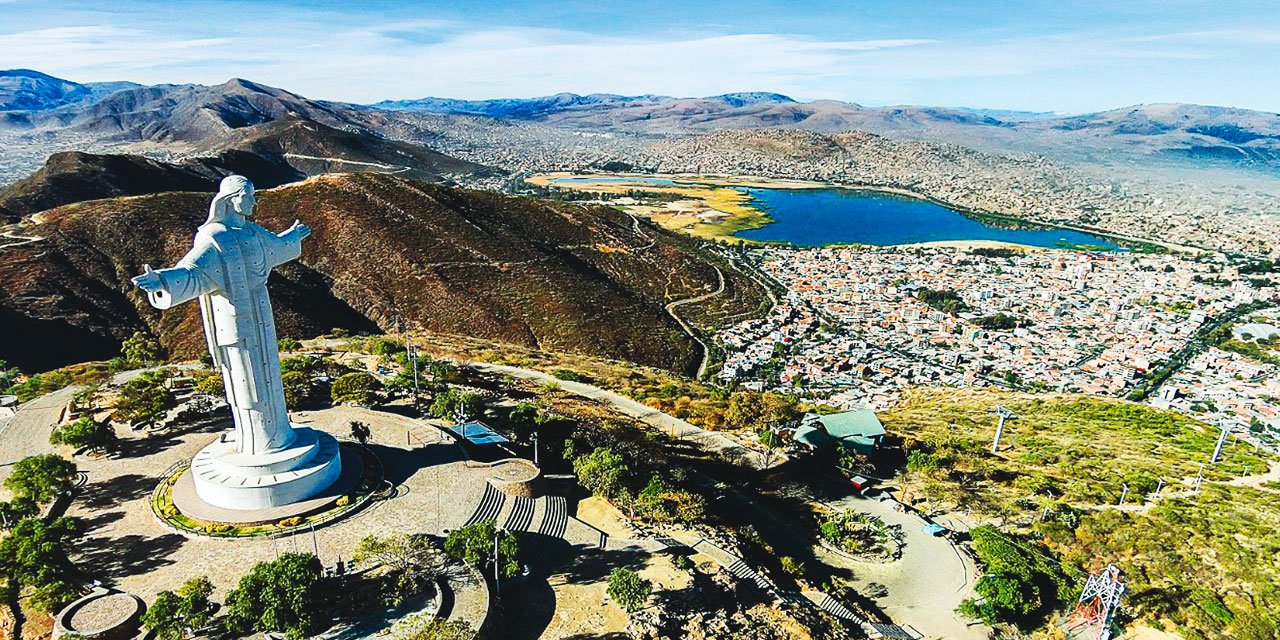 Cochabamba está situada a los pies de la cordillera del Tunari, en un fértil y productivo valle a 2.558 metros sobre el nivel del mar. Fotos: Viceministerio de Turismo