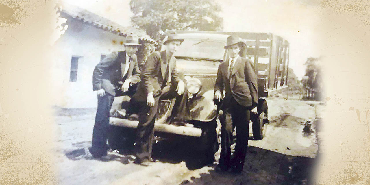 La calle Beni, en la ciudad de Portachuelo, 1945. | Fotos: Bismark Reyes Angulo