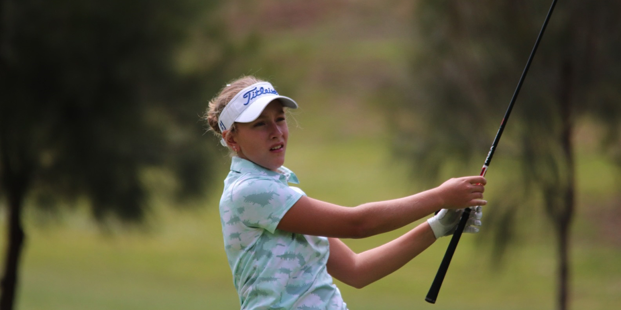 La golfista boliviana Sofía Blanco en pleno golpe. (Foto: FBG)