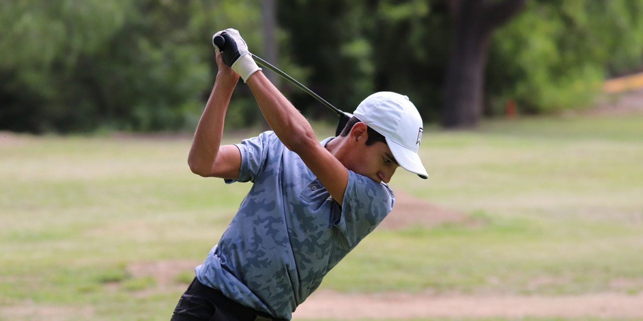 Benjamín Chávez en plena competencia en el Sudamericano de Golf.