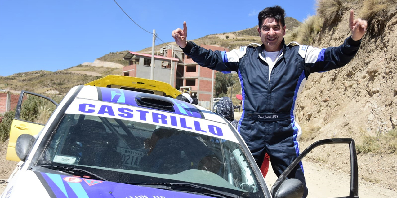 El festejo de Rolando Castrillo, ganador de la competencia departamental de autos.