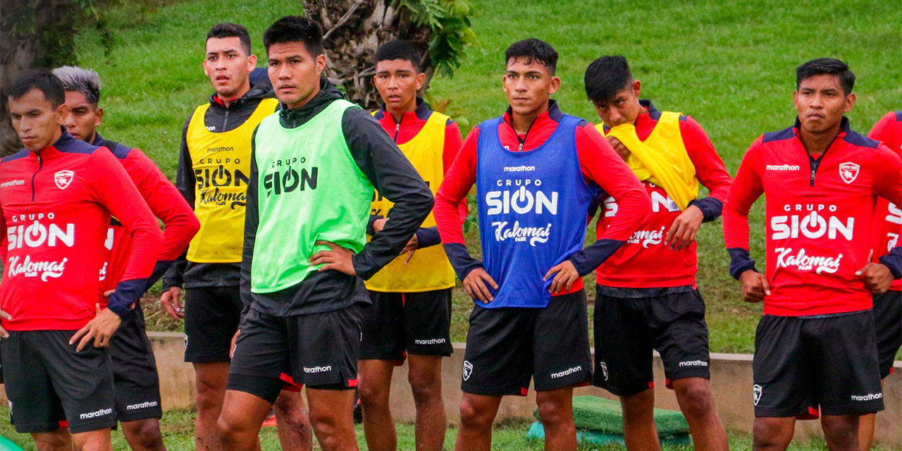 Jugadores de Pari en el cierre de prácticas. (Foto: Royal Pari)