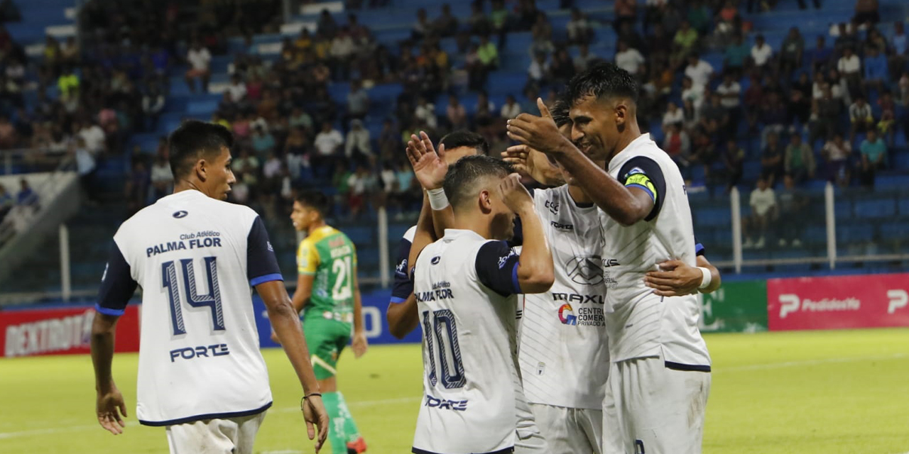 Jugadores de Palmaflor celebran la goleada sobre el equipo beniano. (Foto: APG)