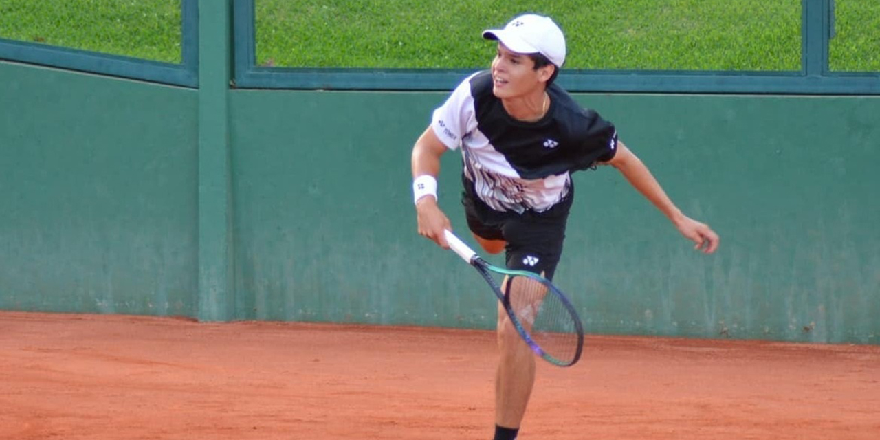 El tenista Juan Carlos Prado en plena acción en el último torneo.