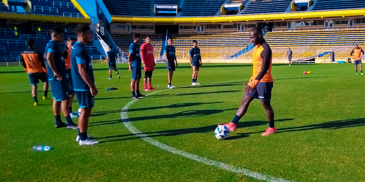 Entrenamiento de Blooming en el “Gigante" de Arroyito del Club Atlético Rosario Central. (Foto: Blooming)