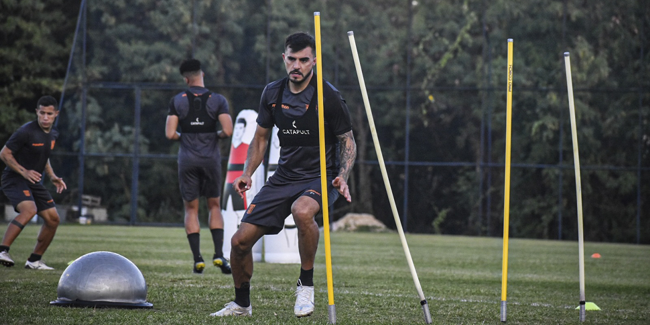 Enrique Triverio en la práctica del Tigre en Río de Janeiro. (Foto: The Strongest)