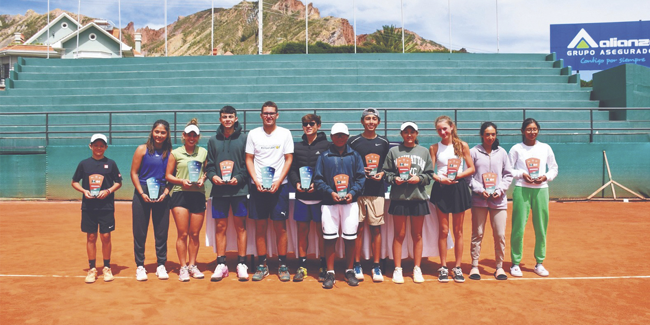 Los tenistas bolivianos que conquistaron los títulos internacionales en tenis. (Foto: Club Tenis La Paz)