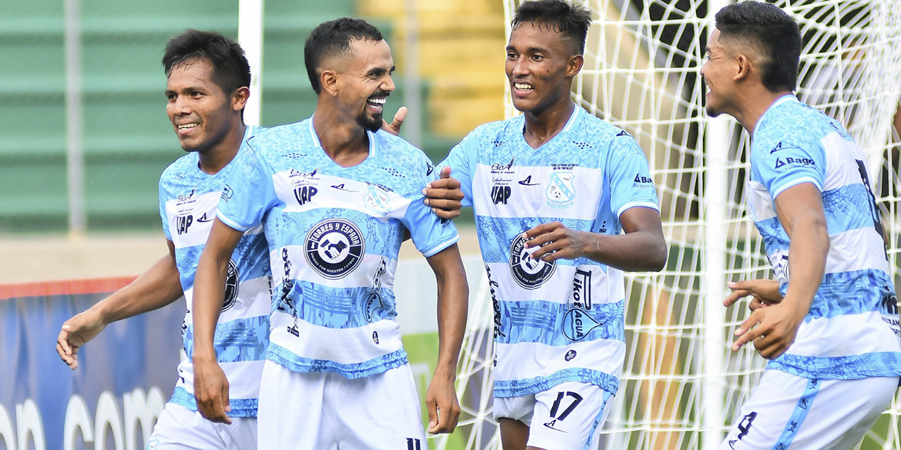 Jugadores del equipo pandino celebran la victoria. (Foto: APG)