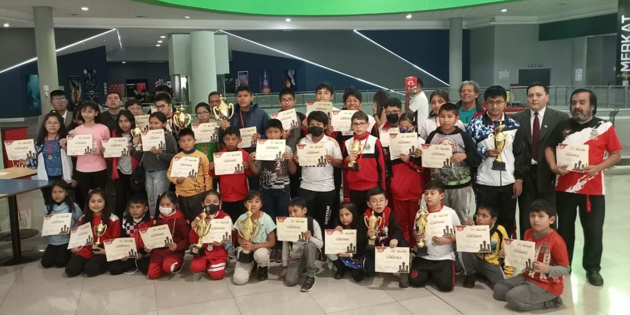 Los ajedrecistas ganadores del primer clasificatorio al Panamericano. (Foto: FBA)