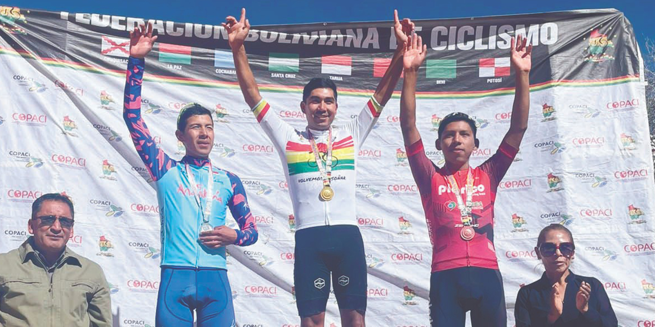 Ciclistas ganadores de la principal categoría. (Foto: Pío Rico)