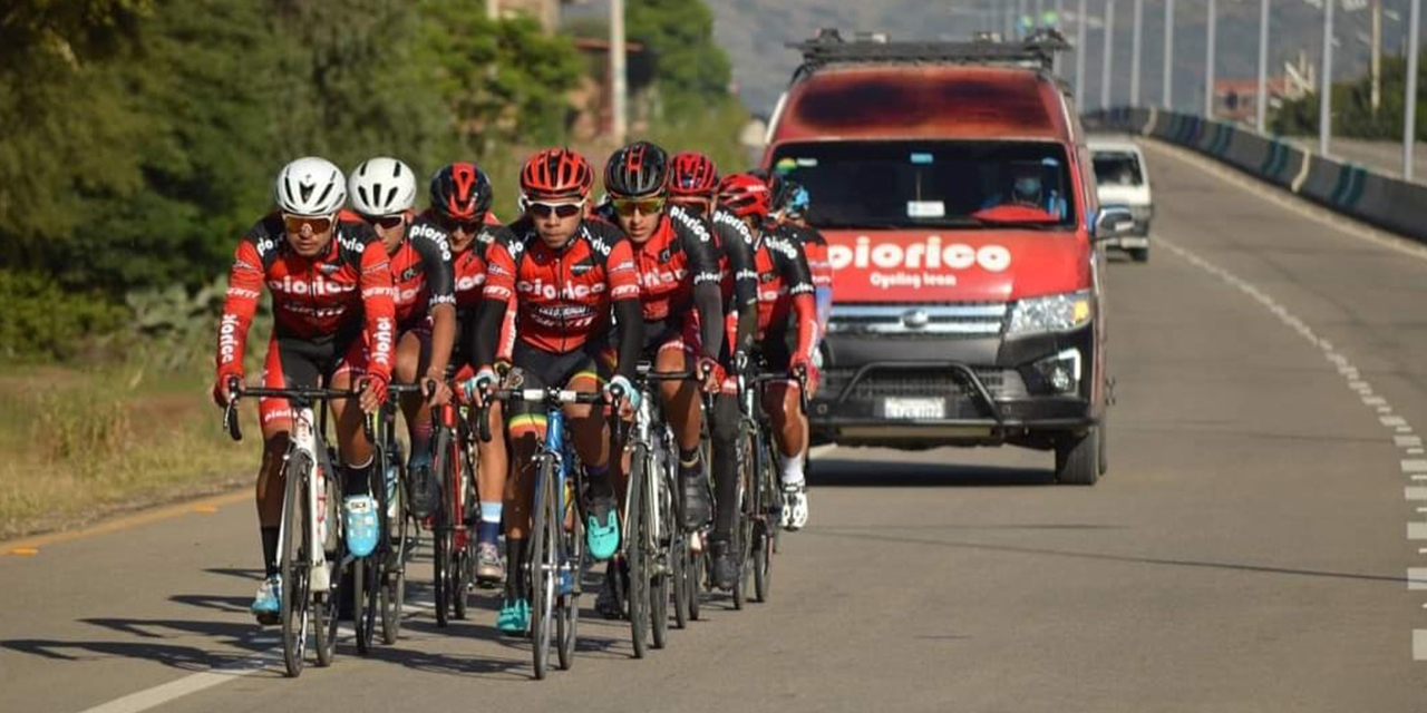 Equipo de Pío Rico que competirá en el Nacional de ciclismo. (Foto: Pío Rico)