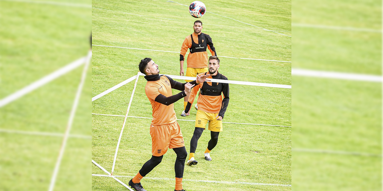 Guillermo Viscarra en el cierre de prácticas del Tigre. (Foto: The Strongest)