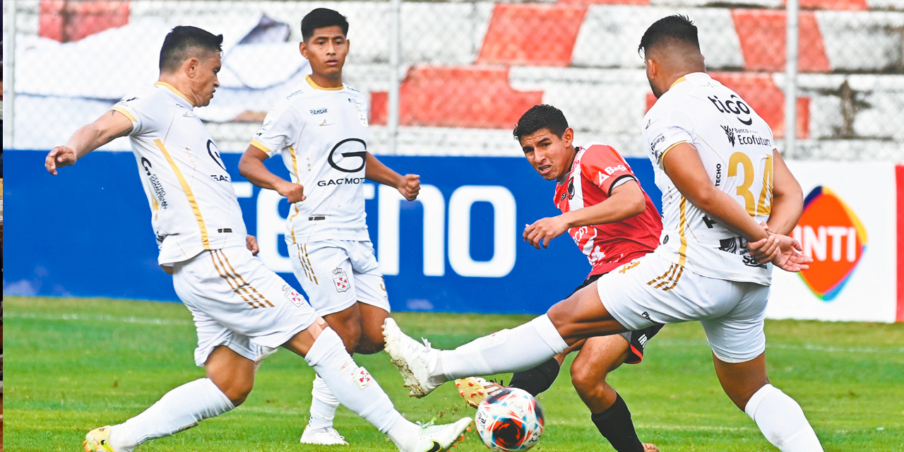 Una incidencia del partido que ganó el equipo realista. (Fotos : APG)