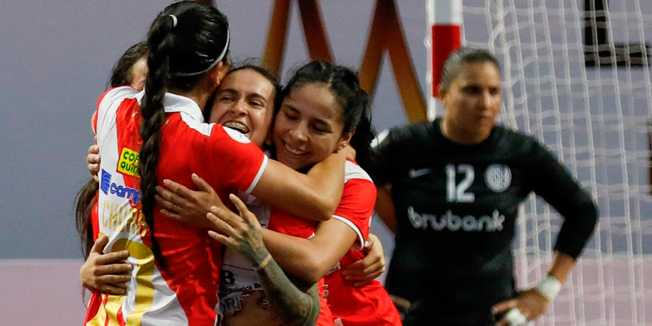 Jugadoras de Always festejan la victoria que las lleva a la final de la Libertadores. (Foto: CONMEBOL)