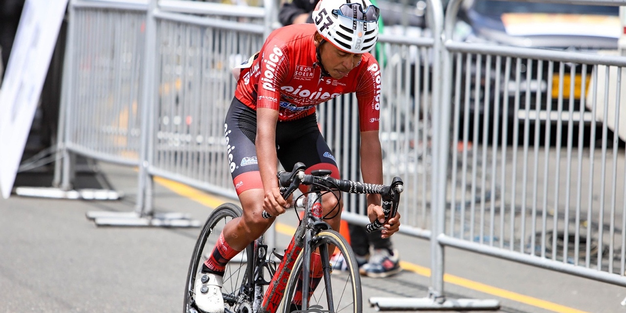 El ciclista Rodríguez, del equipo Pío Rico, en plena competencia.