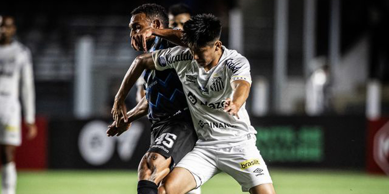 El boliviano Miguel Terceros en el cotejo contra Blooming. | Foto: Santos