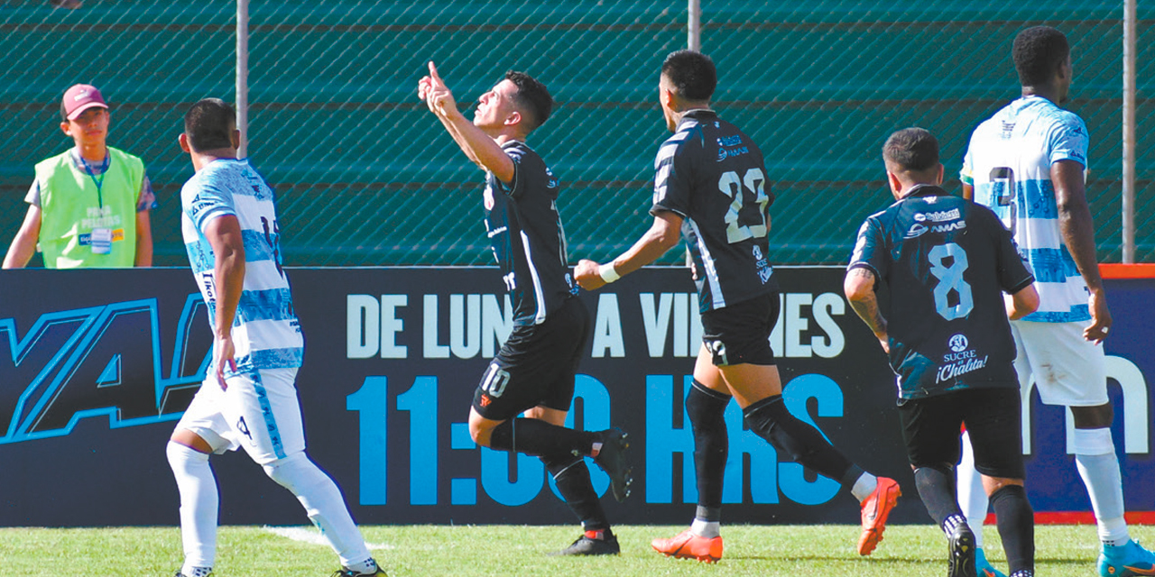 Thomas Santos festeja su gol, que para Independiente significó el triunfo. Foto: APG