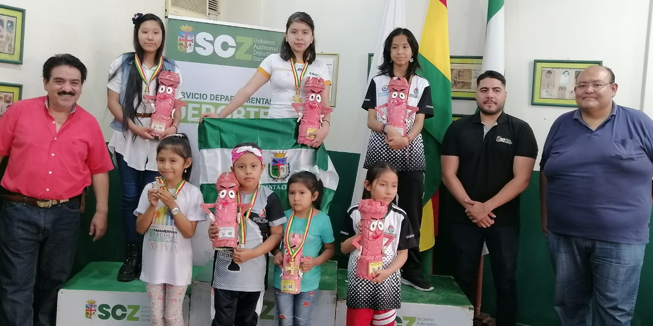 Las ganadoras de las diferentes categorías de la rama femenina del clasificatorio de ajedrez. (Foto: FBA)