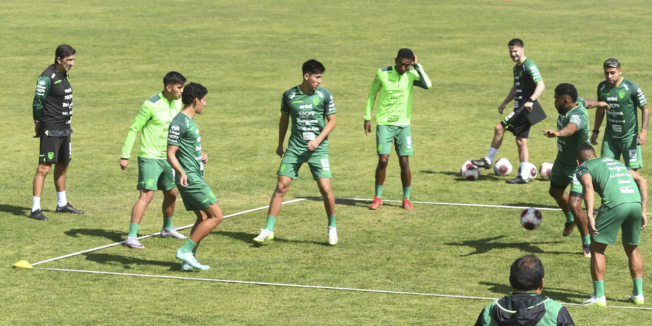 Jugadores del equipo nacional en la última práctica antes del cotejo frente a Panamá.