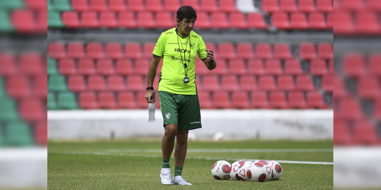 Gustavo Costas, técnico de la Selección boliviana, interfiere en el fútbol profesional. (FOTO: FBF)