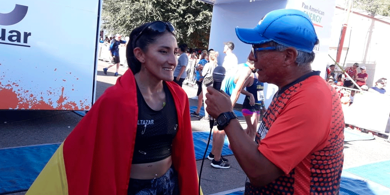 La atleta Helen Baltazar en una entrevista. | Foto: Archivo