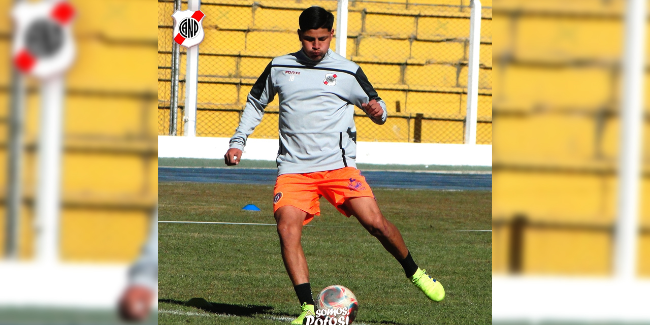 Dorny Romero, de Always espera marcar y ampliar su ventaja en la tabla de goleadores. Foto:  Always Ready