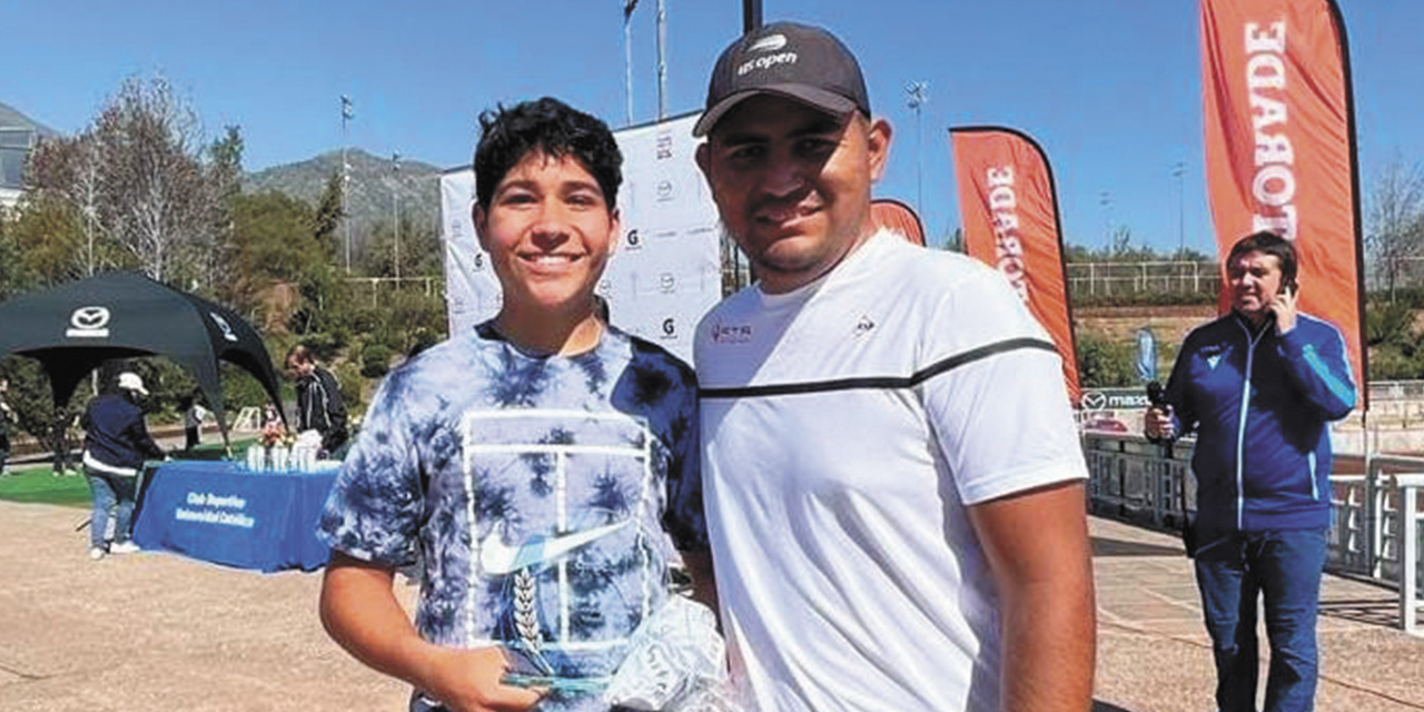 Ciancaglini disfruta del trofeo ganado en Chile.