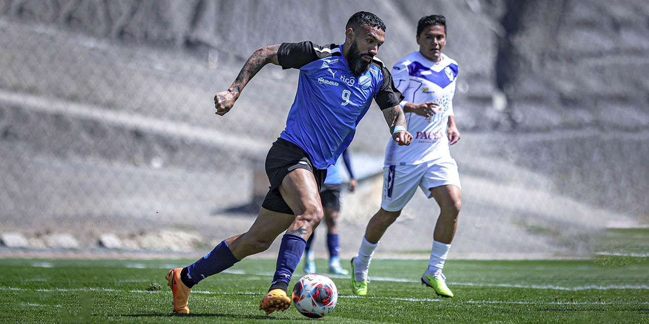 Partido amistoso disputado entre el Club Bolívar y GV San José, la academia se quedó con el triunfo.