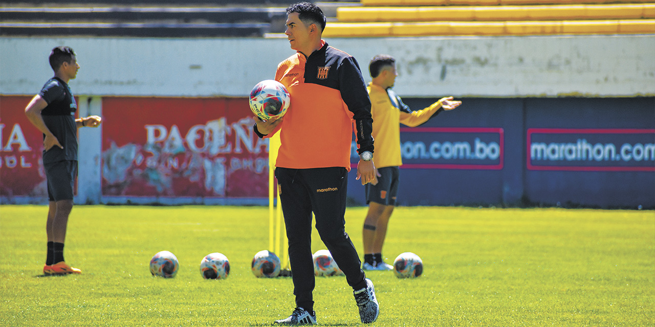 El técnico Pablo Cabanillas dirigirá al Tigre hasta el final de la temporada. | Foto: The Strongest