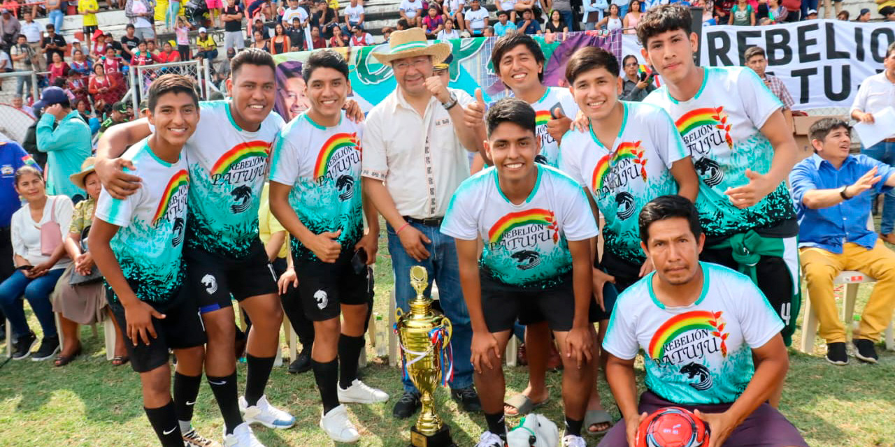 La clausura y premiación del campeonato se llevó a cabo en un acto en el estadio Real de Santa Cruz.