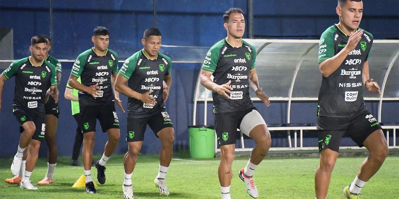 Jugadores del  equipos nacional en la última práctica antes del cotejo frente a Panamá.