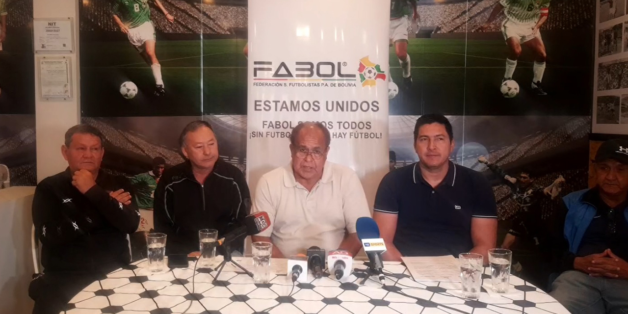 Miembros del directorio de Fabol en la conferencia de prensa, en     Santa Cruz.