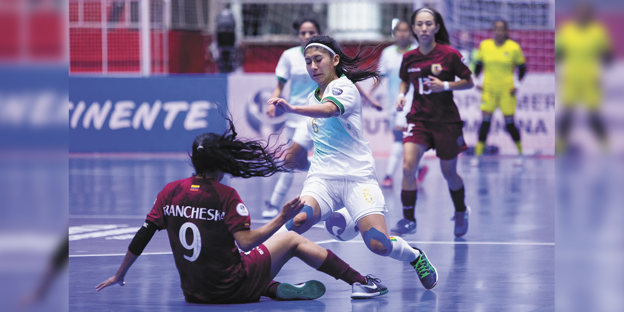 Una escena del encuentro disputado en el coliseo Arena Malvinas Argentinas. | Foto: Conmebol