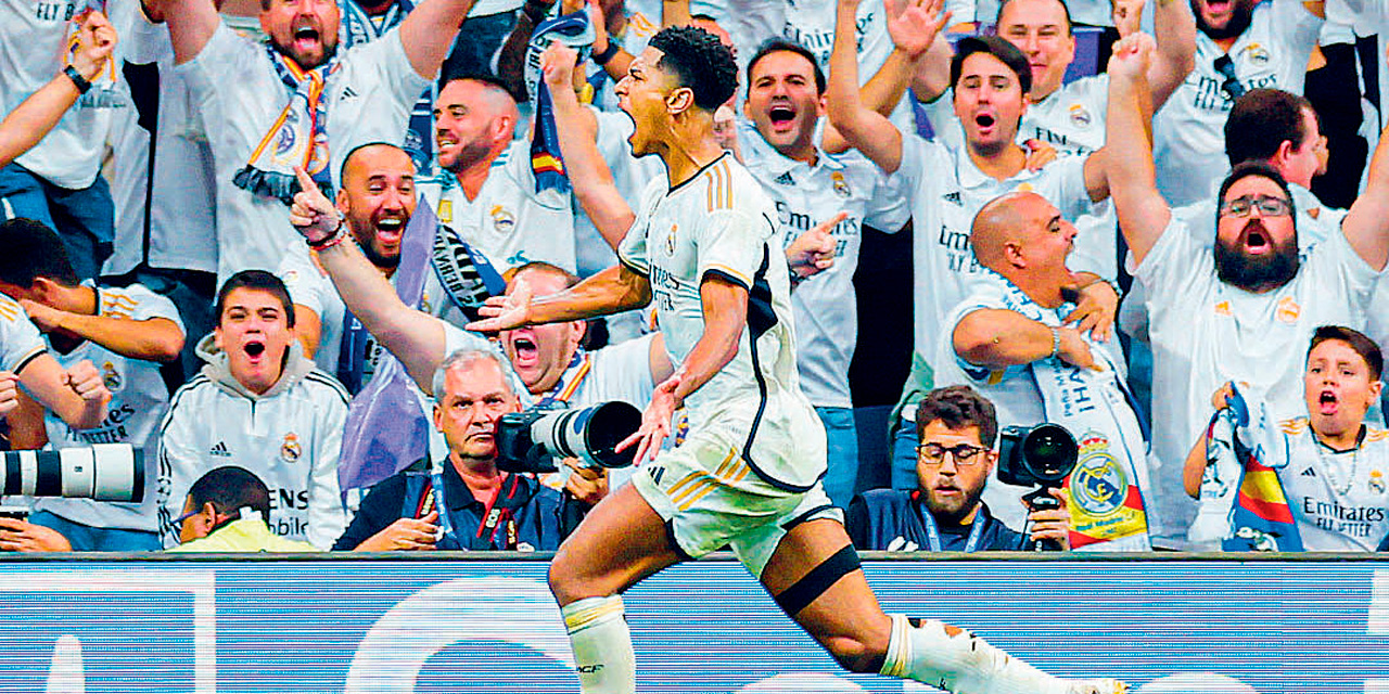 Bellingham festeja con la hinchada del Real Madrid. Foto: @realmadrid