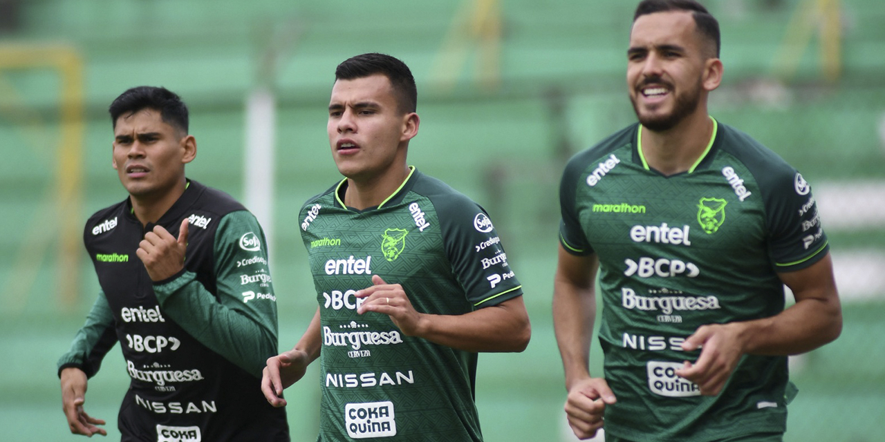 Los ‘legionarios’ Jaime Cuéllar, Moisés Villarroel y Luis Haquín trabajan en la Selección.