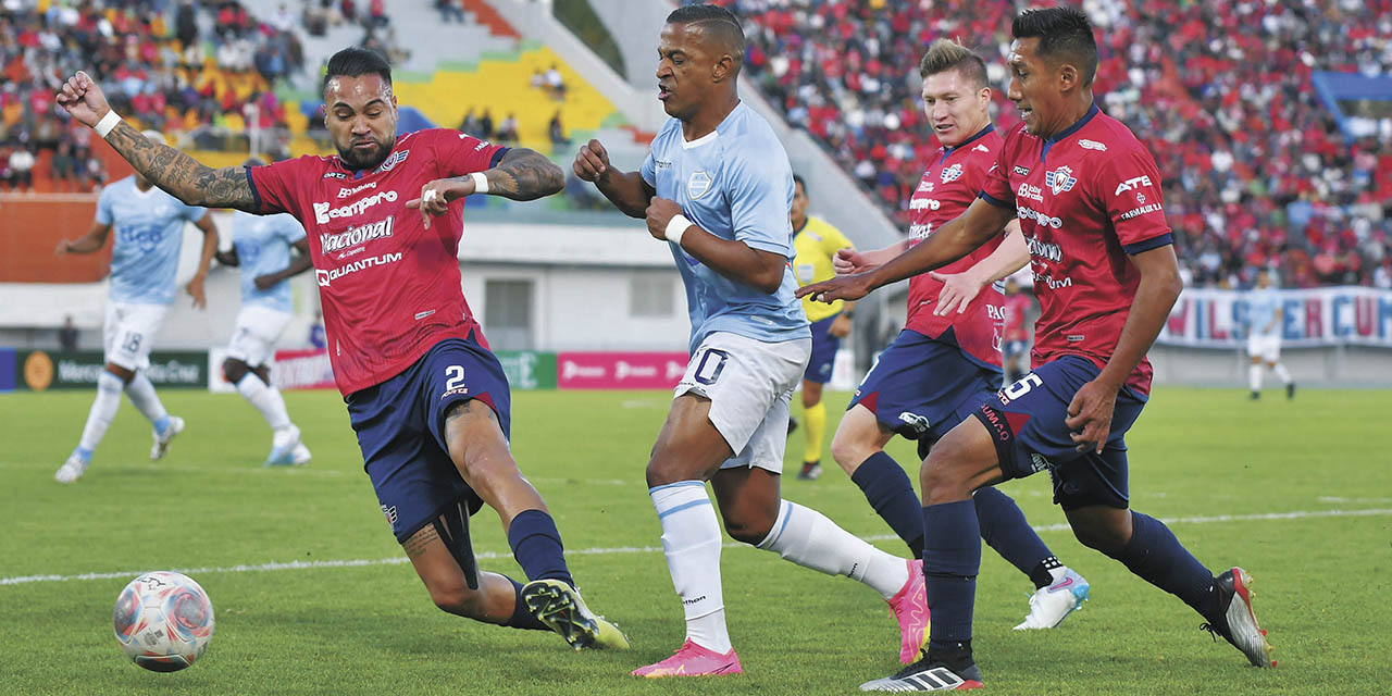 Los tradicionales rivales del fútbol cochabambino jugarán por primera vez la Copa Cochabamba. | Foto: Archivo