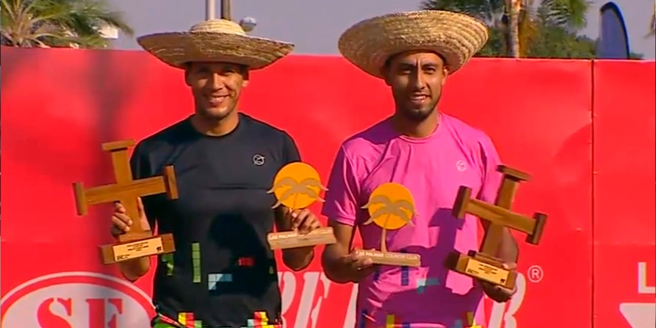 Fede y Boris lucen orgullosos sus trofeos luego de ganar el Challenger Bolivia en dobles. Fotos:  Challenger Bolivia