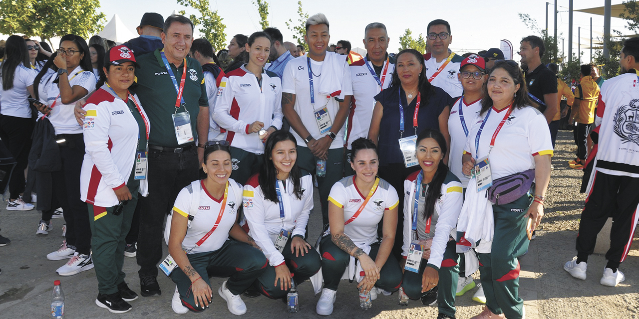 Parte de la delegación boliviana que competirá en la cita panamericana. | Foto: COB