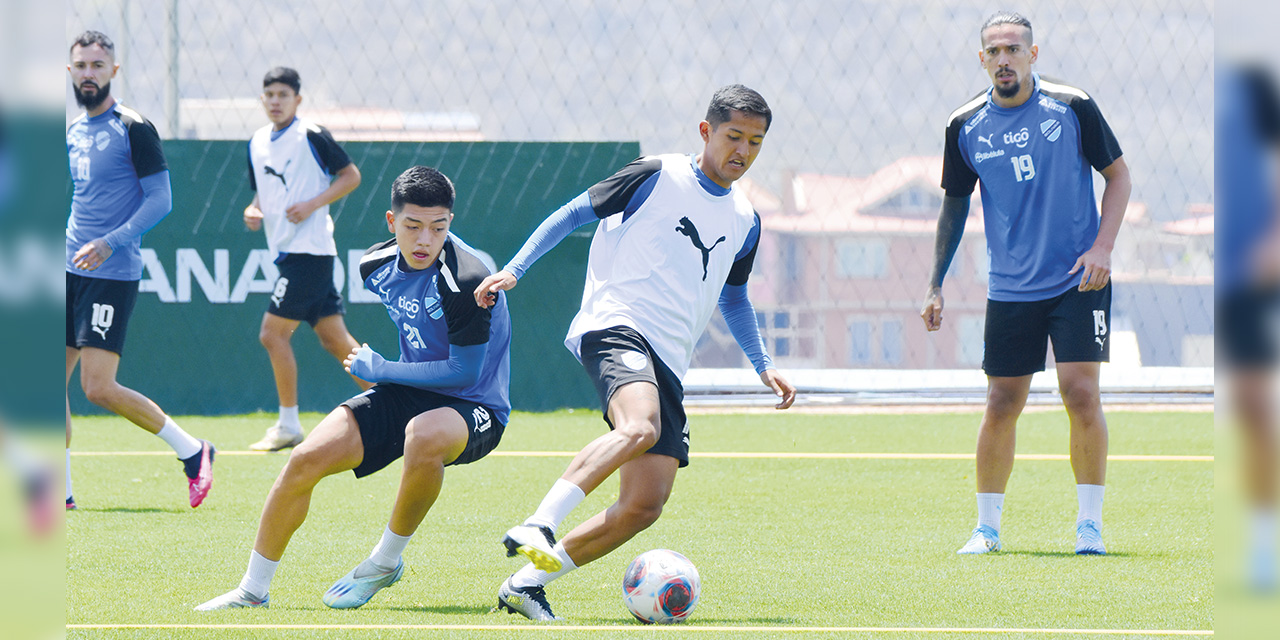 Miguel Villarroel, juvenil jugador del club Bolívar.