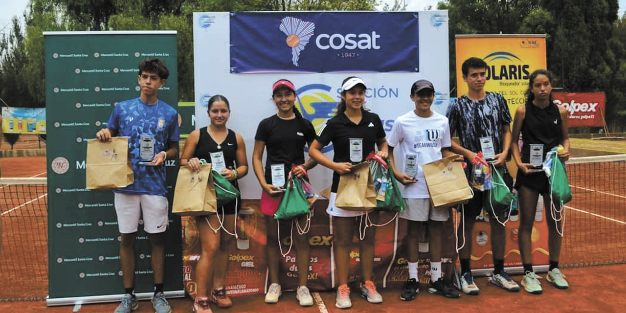 Los tenistas que lograron los primeros lugares en el Cóndor de Plata de Cochabamba. | Foto: Asociación de Cochabamba