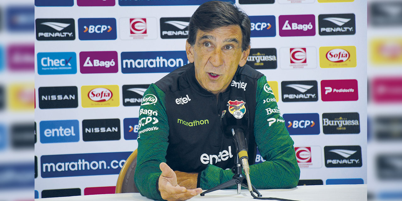 El técnico de la Selección boliviana, Gustavo Costas, está seguro de que el equipo volverá a ilusionar a la gente con una clasificación al Mundial. | Foto: APG