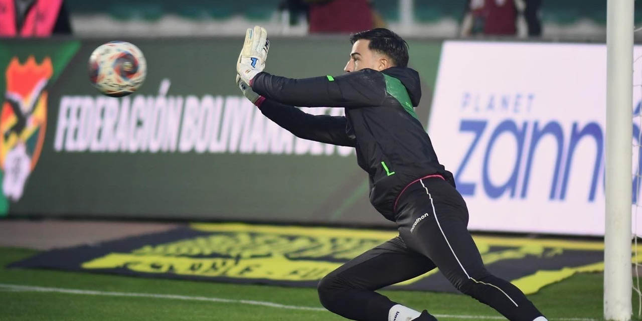 El arquero Guillermo Viscarra en pleno entrenamiento. | Foto: FBF