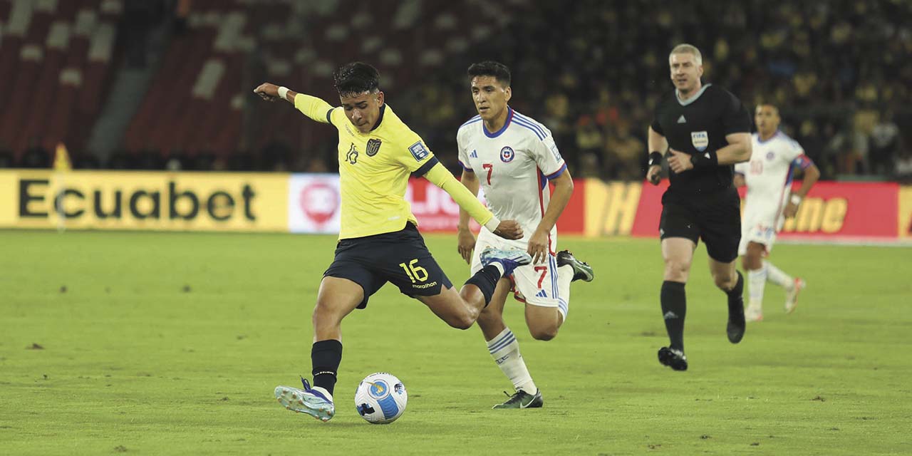 Ángel Mena festeja su tanto, el que le dio la victoria al seleccionado ecuatoriano. | Foto: LaTri