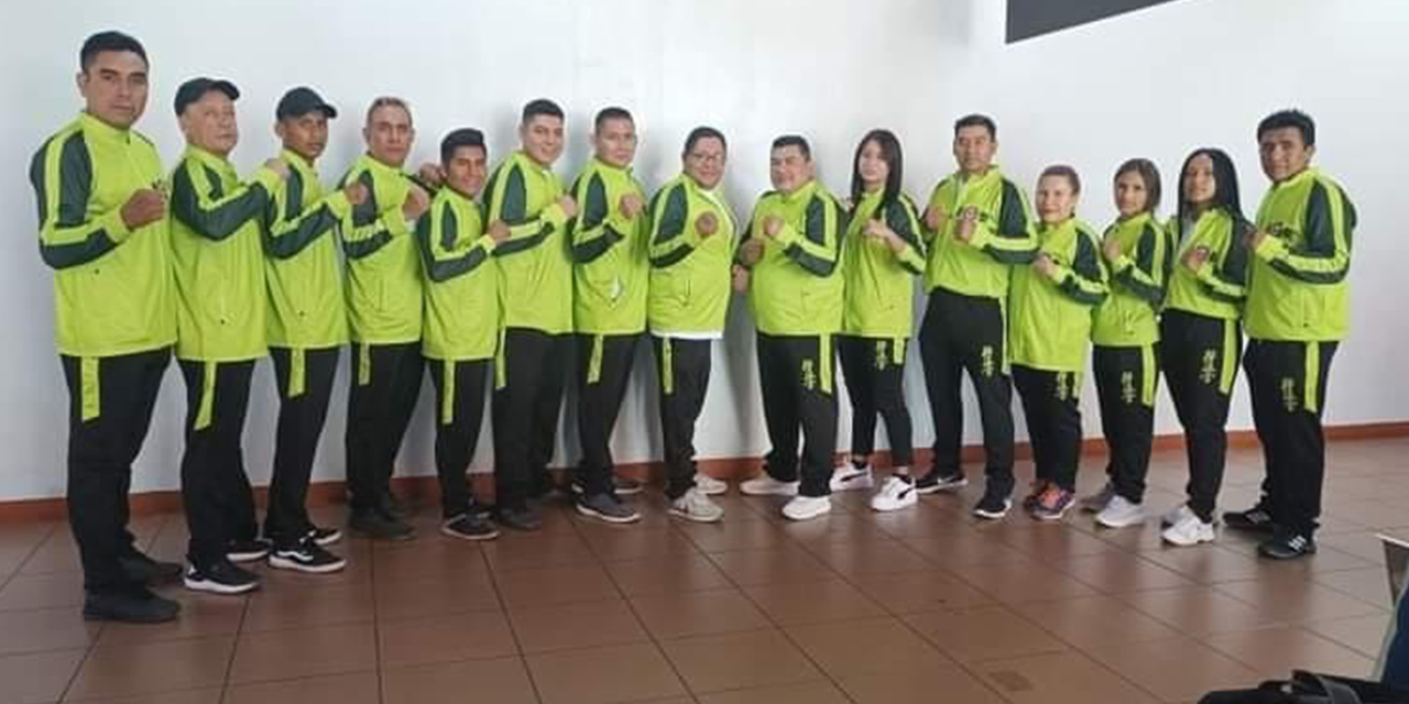 Integrantes de la representación nacional de karate que ayer viajó a Tokio.