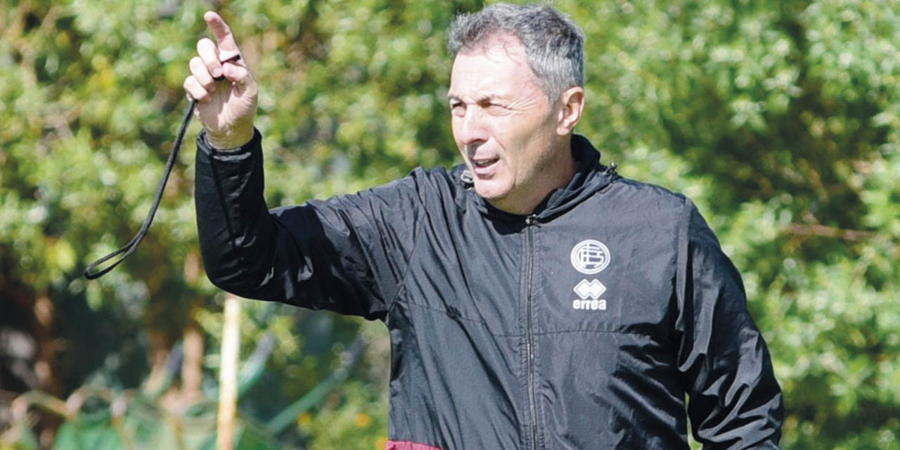 El entrenador argentino Frank Kudelka es uno de los candidatos a dirigir el Tigre en la temporada 2024. | Foto: 442-PERFIL