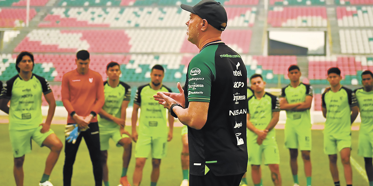 El DT de la Selección, Antonio Zago, será tentado para dirigir al Santos de Brasil. | Foto: FBF