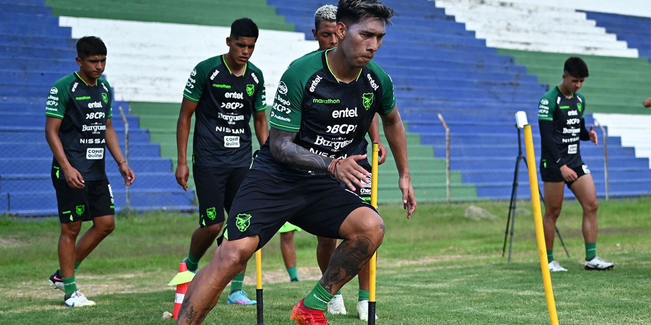 El volante ofensivo de la Selección boliviana Sub-23 Jeyson Chura en plena etapa de preparación física antes de ingresar a la parte futbolística.