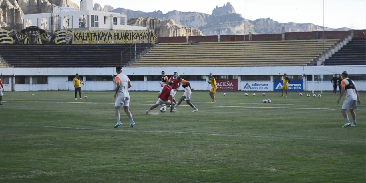 El equipo atigrado reanudó sus entrenamientos ayer en el estadio Rafael Mendoza de Achumani, al mando del DT Pablo Lavallén.