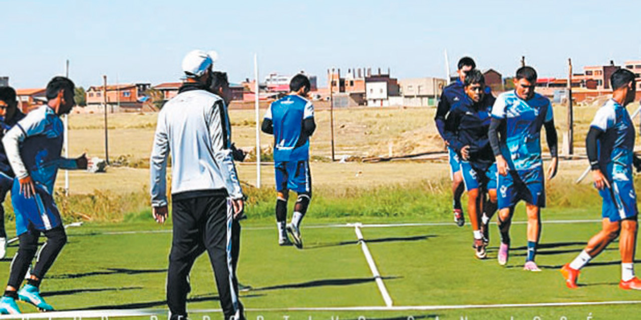 Los jugadores del equipo orureño confían en ganar para avanzar a los cuartos de final del campeonato en juego. Foto: GV SAN JOSÉ