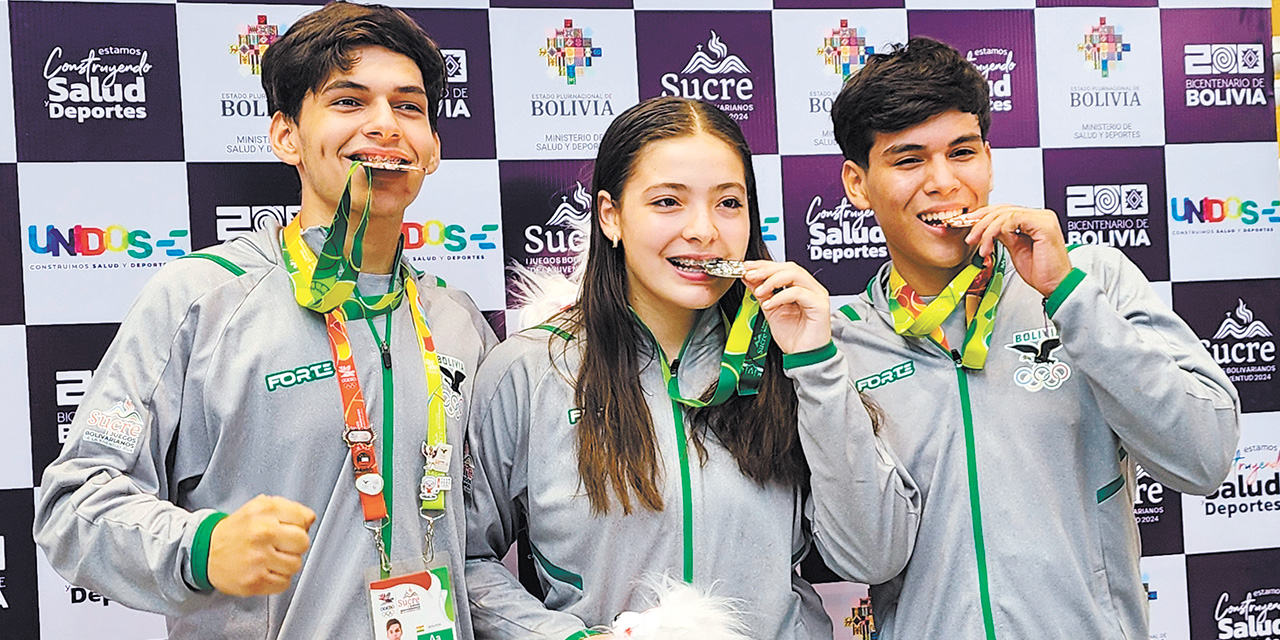 La alegría de los karatecas que ganaron medallas para el país. Foto: MINISTERIO DE SALUD Y DEPORTES